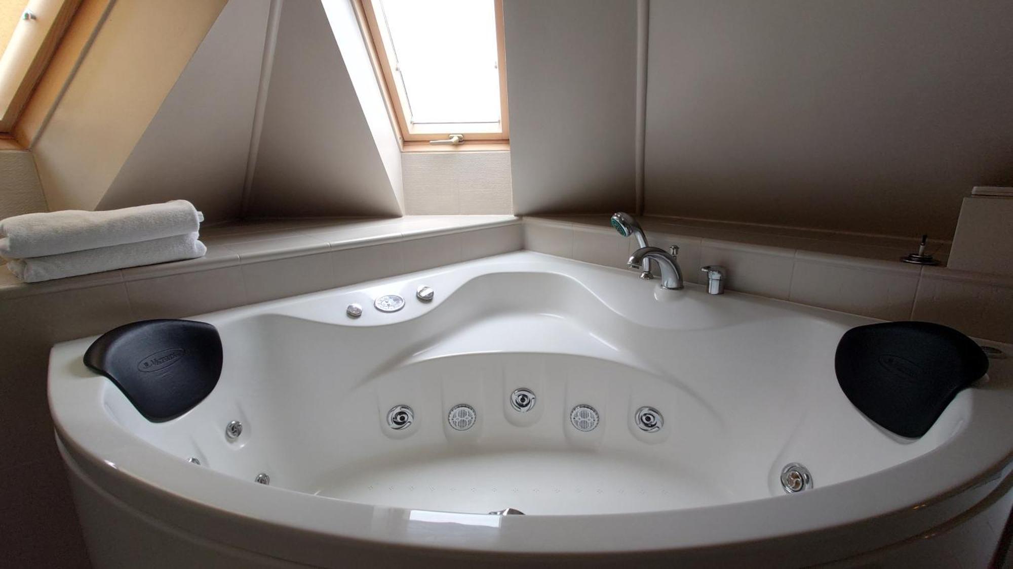 Guesthouse Cetri Veji Turkalne Zewnętrze zdjęcie