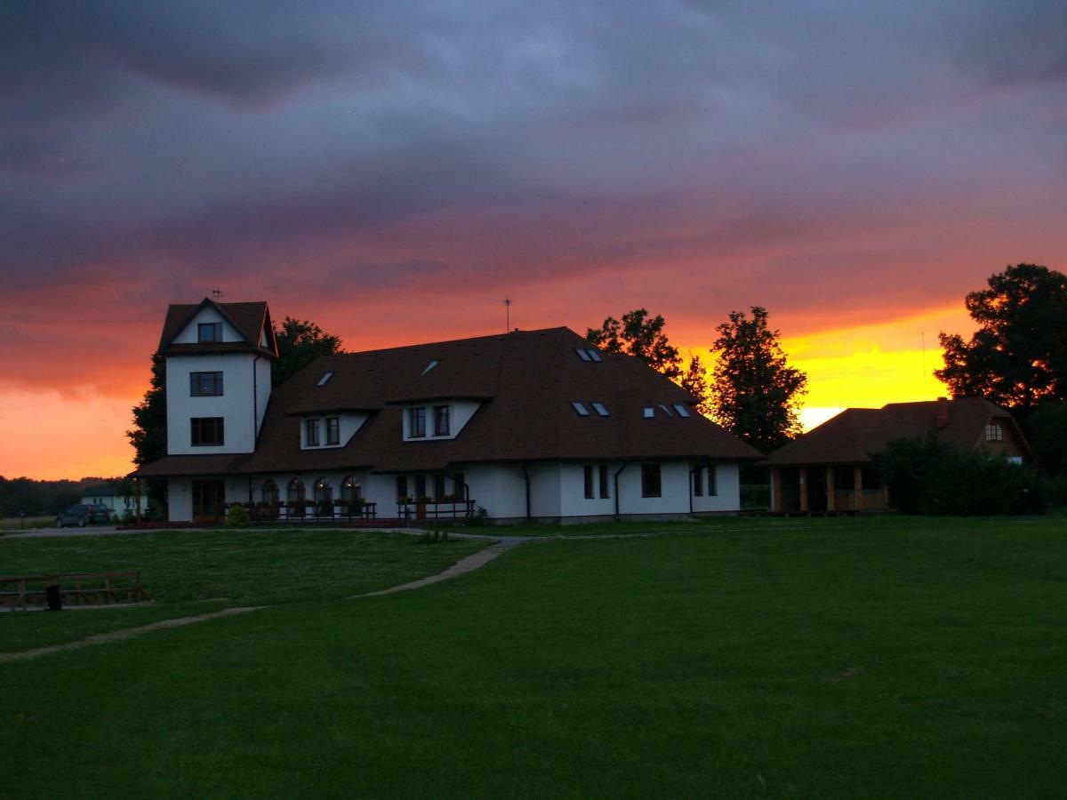 Guesthouse Cetri Veji Turkalne Zewnętrze zdjęcie